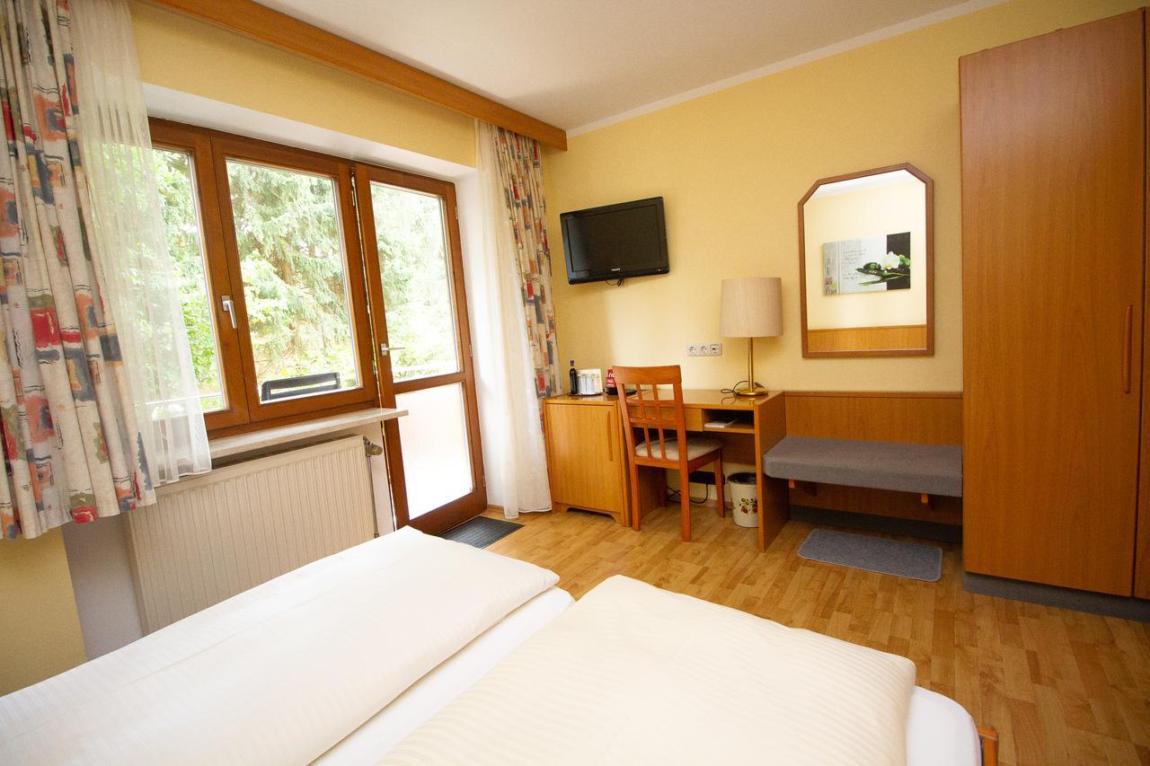 Hotel Am Wald Оттобрунн Екстер'єр фото