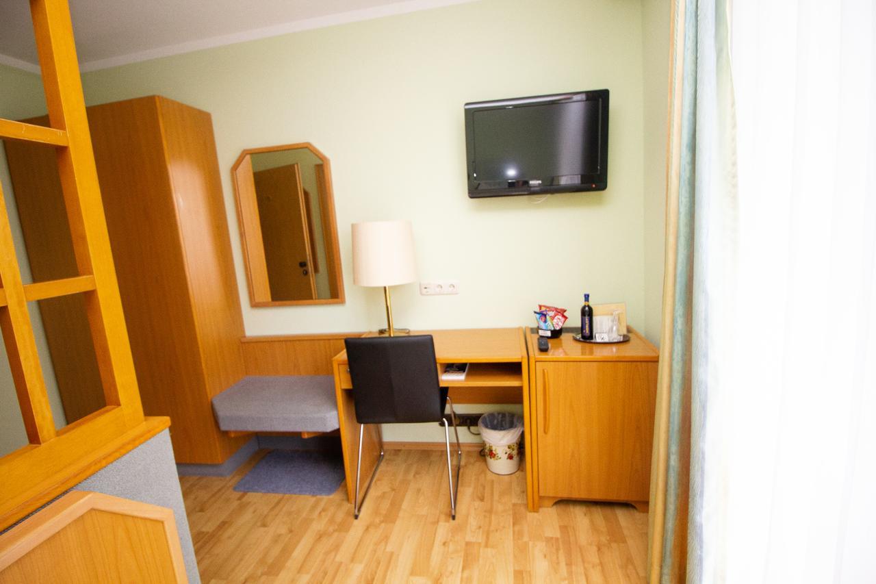 Hotel Am Wald Оттобрунн Екстер'єр фото